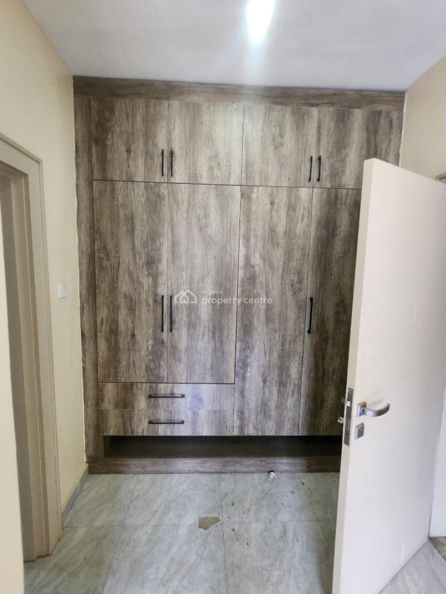Luxury Service 3 Bedroom Flat with Bq, with Ac & Inverter, Tarred Rd, Off Ademola Adetunkubo, Wuse 2, Abuja, Flat / Apartment for Rent