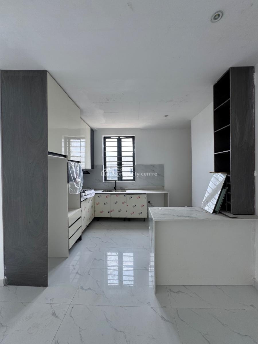 Spacious 2&3 Bedroom Apartment, Lekki Phase 1, Lekki, Lagos, Flat / Apartment for Sale