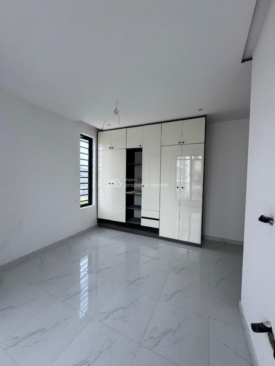 Spacious 2&3 Bedroom Apartment, Lekki Phase 1, Lekki, Lagos, Flat / Apartment for Sale