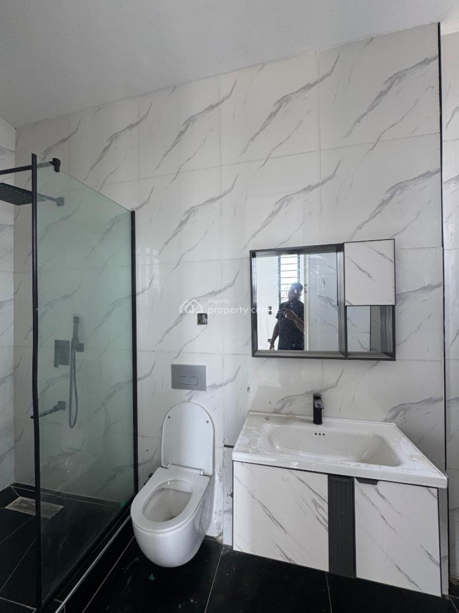 Spacious 2&3 Bedroom Apartment, Lekki Phase 1, Lekki, Lagos, Flat / Apartment for Sale