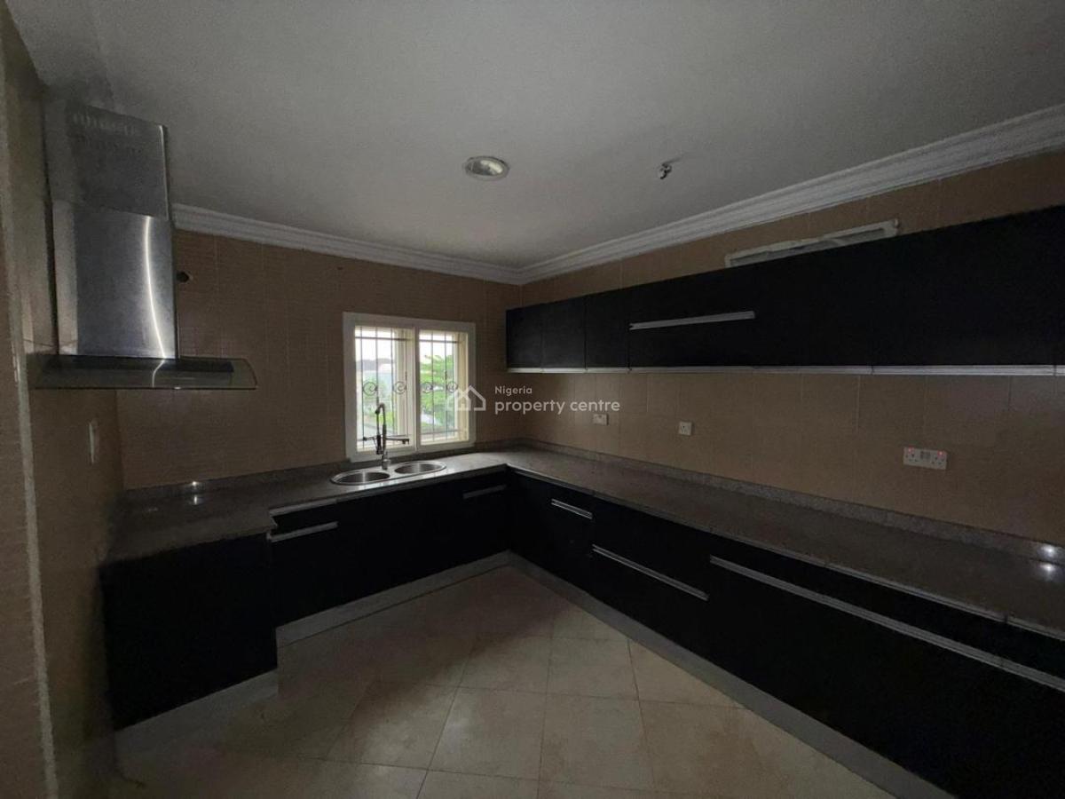 Self-serviced 2 Bedroom En-suite Flat. It Comes with an Enclosed Fitte, Lekki Phase 1, Lekki, Lagos, Flat / Apartment for Rent