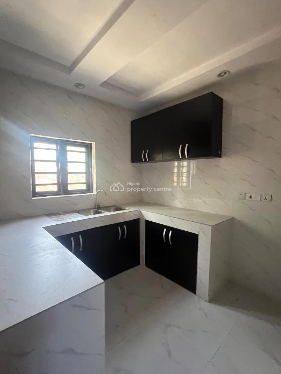 Massive 3 Bedroom Flat Upstairs, Parapo Awoyaya, Awoyaya, Ibeju Lekki, Lagos, Flat / Apartment for Rent