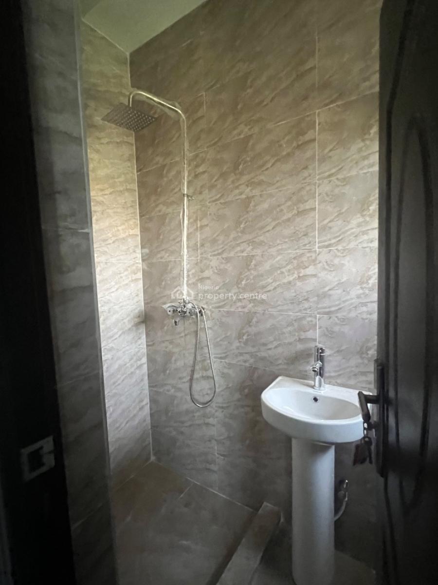 Massive 3 Bedroom Flat Upstairs, Parapo Awoyaya, Awoyaya, Ibeju Lekki, Lagos, Flat / Apartment for Rent