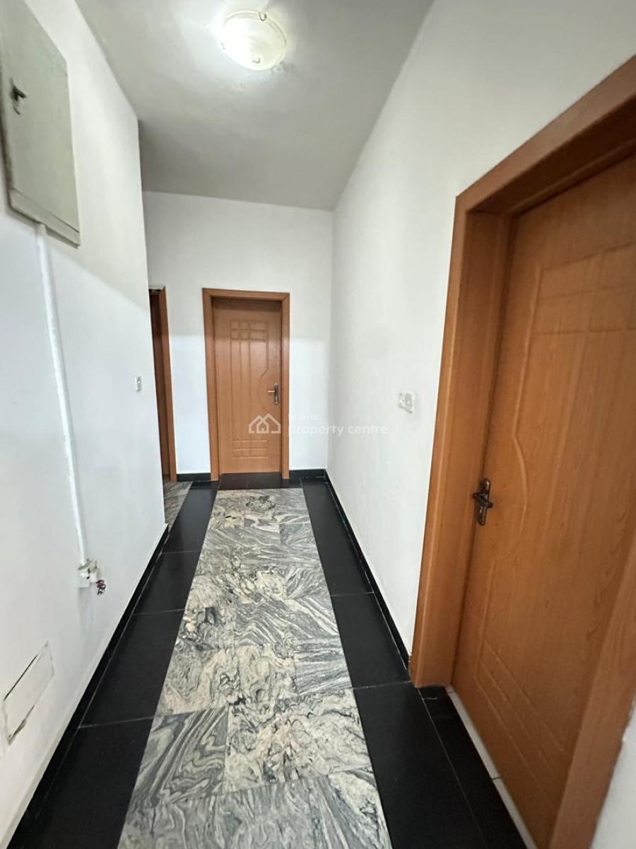 Spacious 3 Bedroom Apartment + Bq, Lekki Phase 1, Lekki, Lagos, Flat / Apartment for Rent