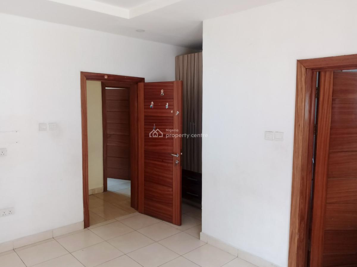 3 Bedrooms (all En-suite) Tastefully Finished 1st Floor Flat, Off Mobolaji Johnson Place, Lekki Phase 1, Lekki, Lagos, Flat / Apartment for Rent