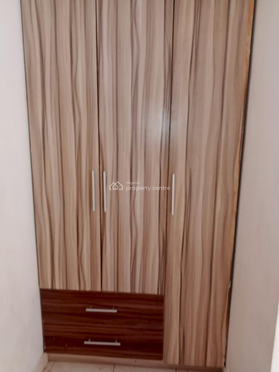 3 Bedrooms (all En-suite) Tastefully Finished 1st Floor Flat, Off Mobolaji Johnson Place, Lekki Phase 1, Lekki, Lagos, Flat / Apartment for Rent