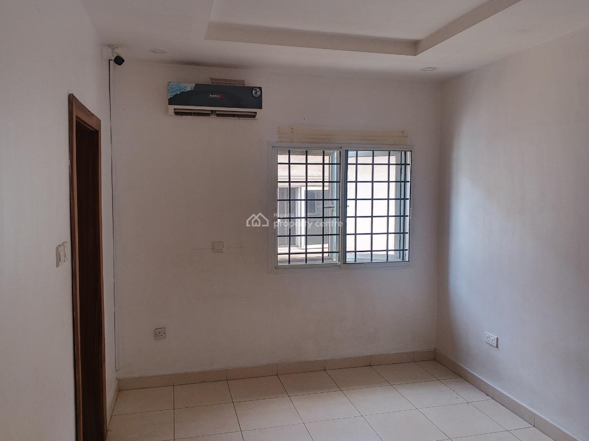 3 Bedrooms (all En-suite) Tastefully Finished 1st Floor Flat, Off Mobolaji Johnson Place, Lekki Phase 1, Lekki, Lagos, Flat / Apartment for Rent