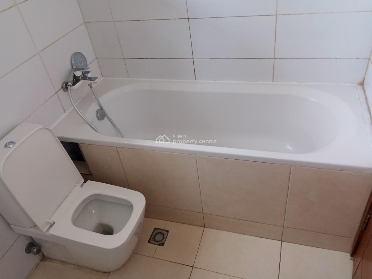 3 Bedrooms (all En-suite) Tastefully Finished 1st Floor Flat, Off Mobolaji Johnson Place, Lekki Phase 1, Lekki, Lagos, Flat / Apartment for Rent