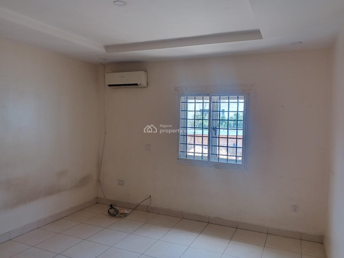 3 Bedrooms (all En-suite) Tastefully Finished 1st Floor Flat, Off Mobolaji Johnson Place, Lekki Phase 1, Lekki, Lagos, Flat / Apartment for Rent