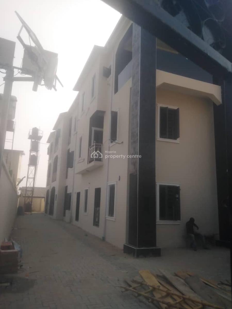 Massive 2bedroom Flat Walking Distance, Elemoro, Royal Estate Bogije, Bogije, Ibeju Lekki, Lagos, Flat / Apartment for Rent