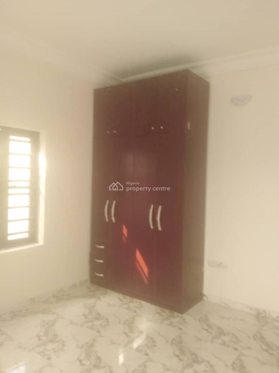 Massive 2bedroom Flat Walking Distance, Elemoro, Royal Estate Bogije, Bogije, Ibeju Lekki, Lagos, Flat / Apartment for Rent