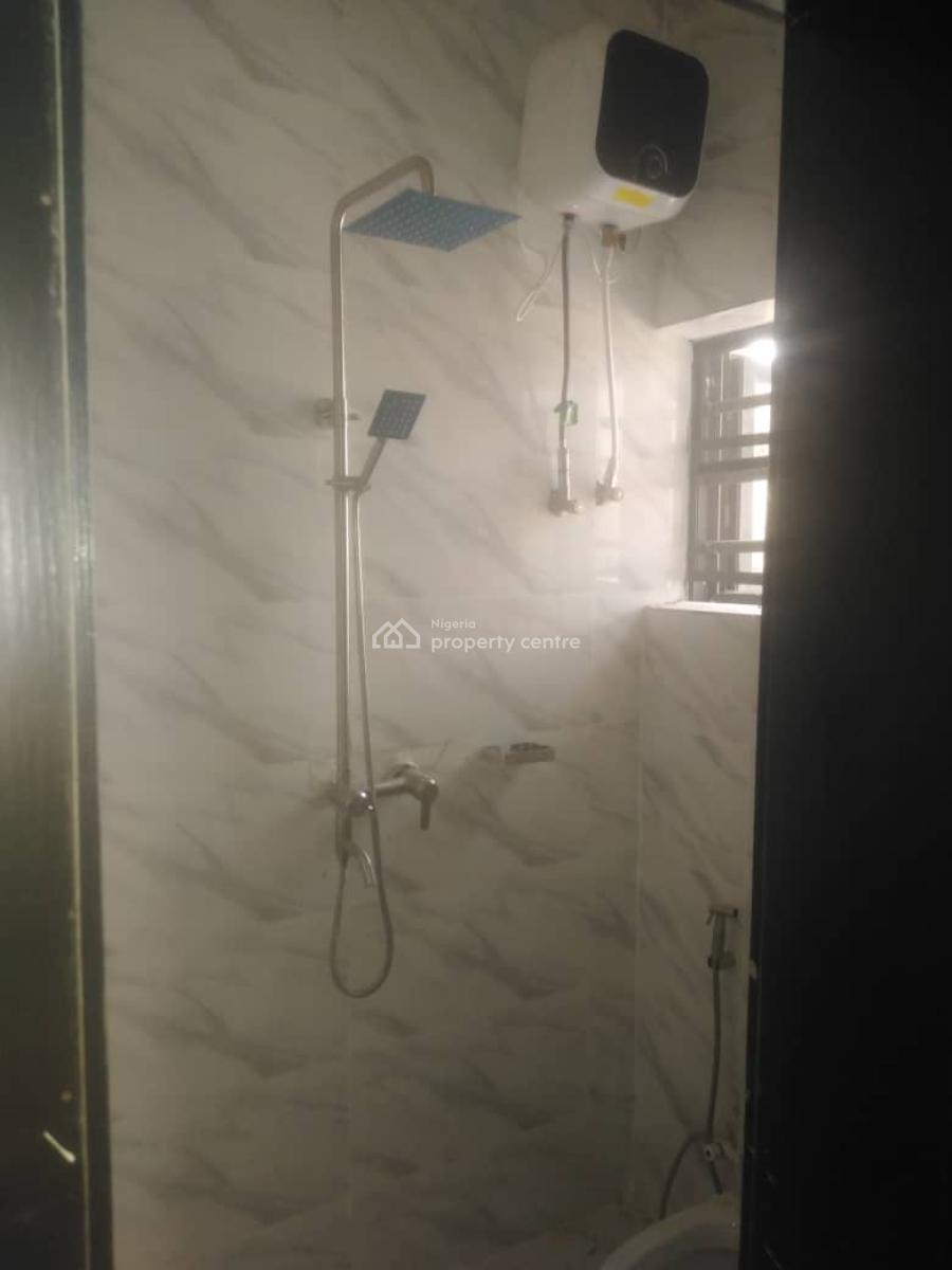 Massive 2bedroom Flat Walking Distance, Elemoro, Royal Estate Bogije, Bogije, Ibeju Lekki, Lagos, Flat / Apartment for Rent