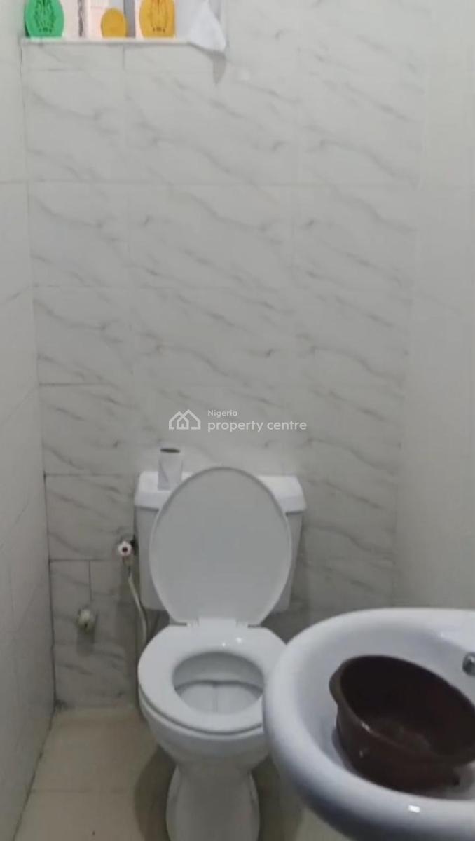 Lovely 2 Bedroom Flat, Off Nnobi Kilo, Surulere, Lagos, Flat / Apartment for Rent