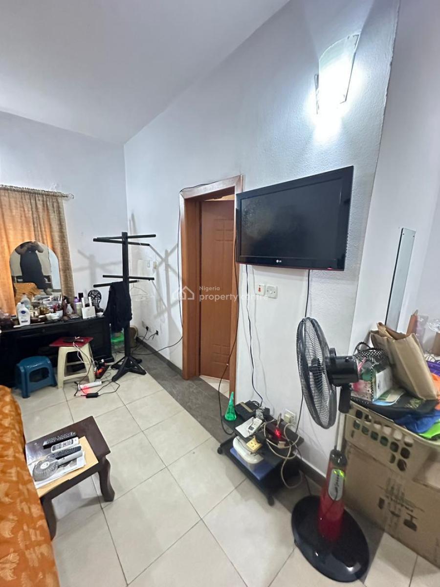 Well Maintained 3 Bedrooms Flat Apartment with Boyz Quarter, Lekki Right, Lekki, Lagos, Flat / Apartment for Rent