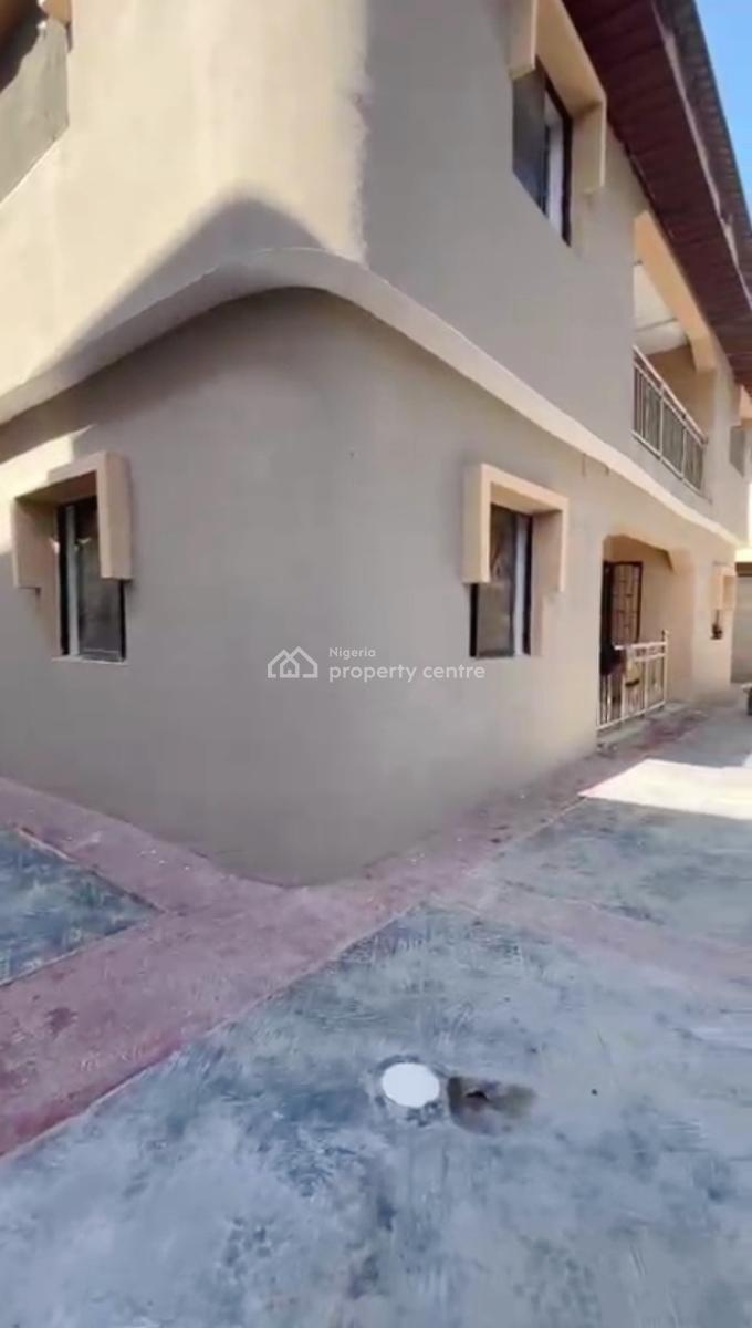 Standard Ensuit 3 Bedroom Spacious Apt Up and Ground Floor, Thomas Est, Ajah, Lagos, Flat / Apartment for Rent