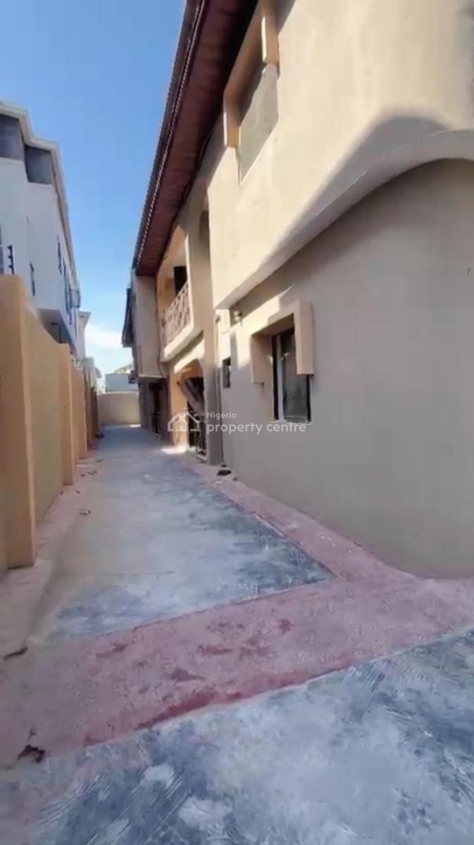 Standard Ensuit 3 Bedroom Spacious Apt Up and Ground Floor, Thomas Est, Ajah, Lagos, Flat / Apartment for Rent