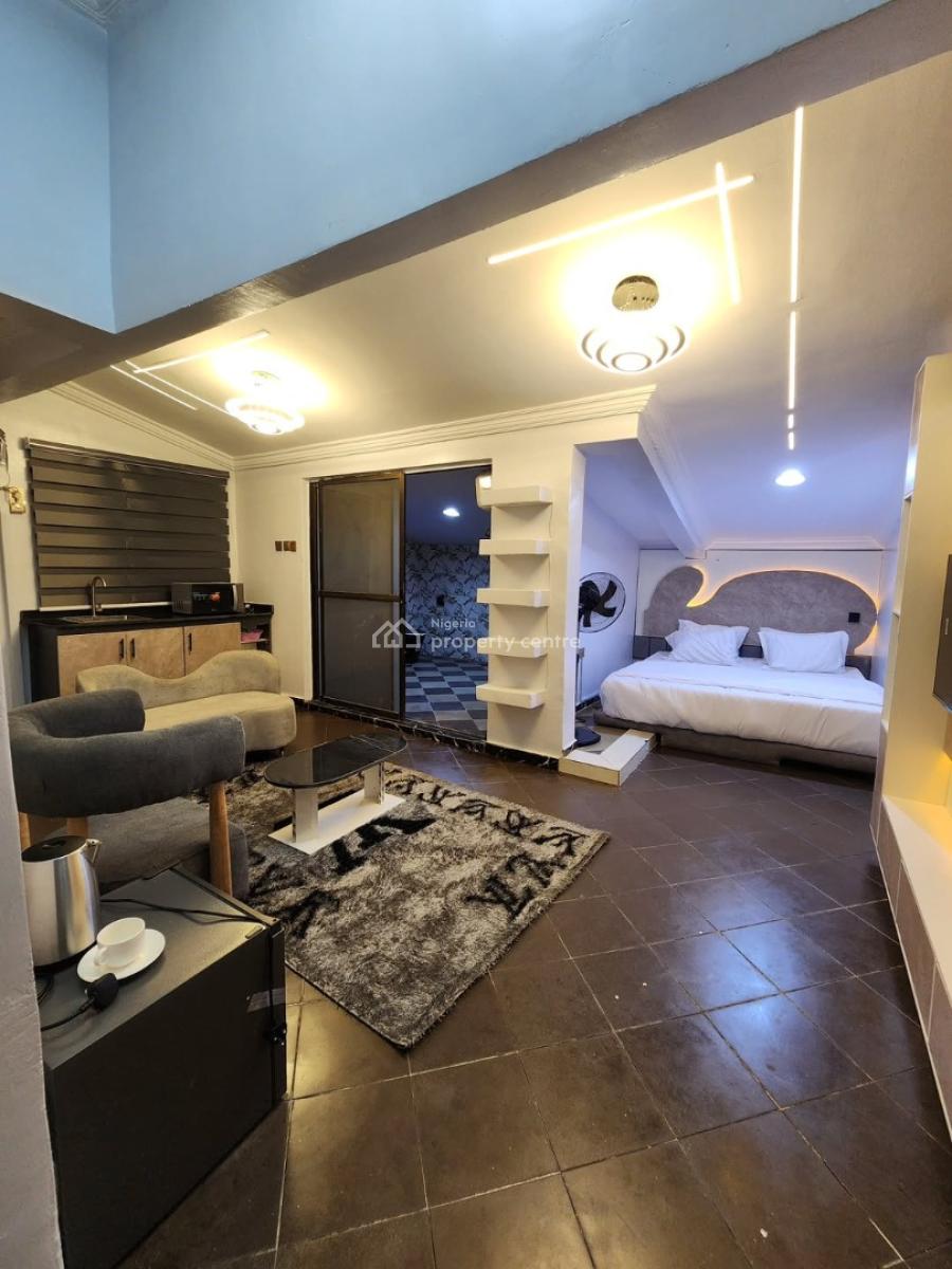 Mrfargi Residence 1 Bedroom and Parlor Apartment with Ps5, Moses Street, Gra Phase 2, Magodo, Lagos, Flat / Apartment Short Let