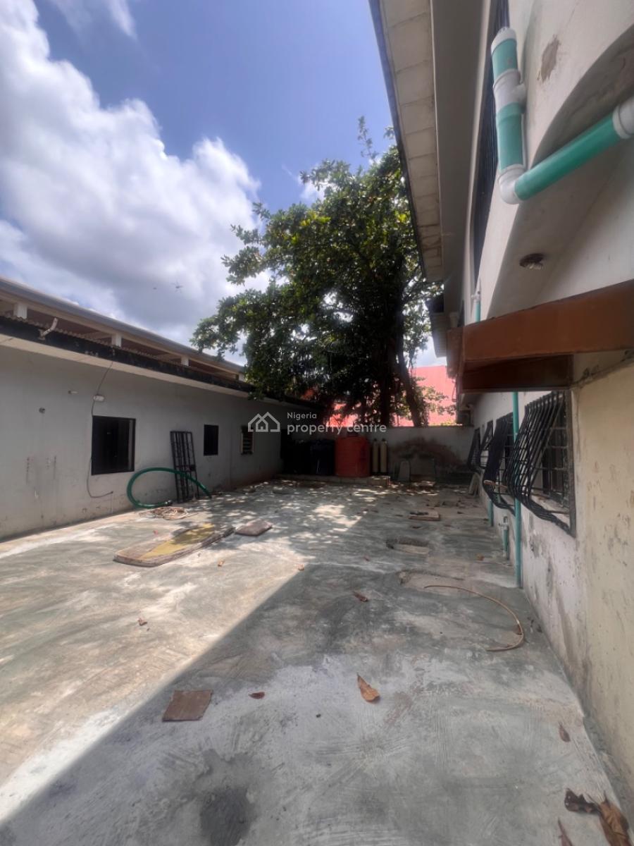 Bedroom Flat in a Very Spacious and Airy Compound., Lekki Phase 1, Lekki, Lagos, Flat / Apartment for Rent