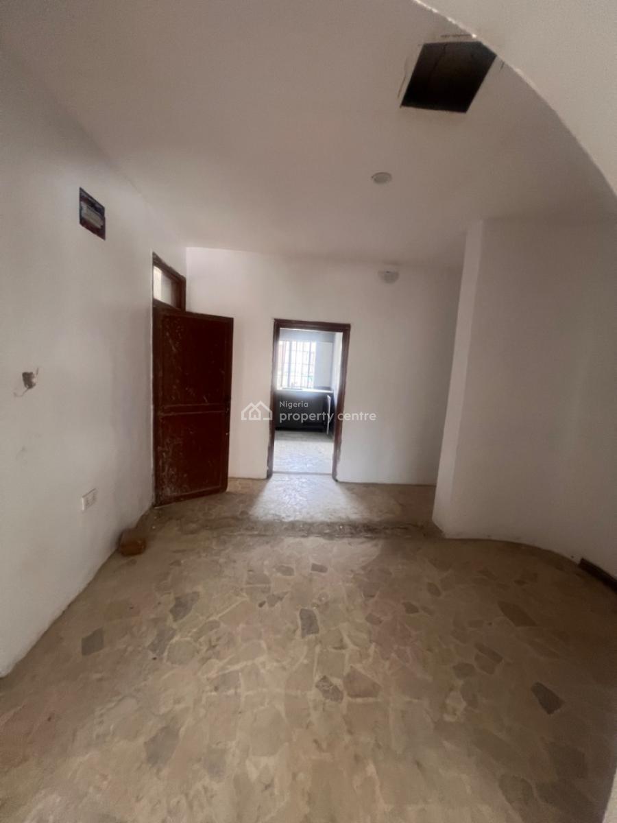 Bedroom Flat in a Very Spacious and Airy Compound., Lekki Phase 1, Lekki, Lagos, Flat / Apartment for Rent