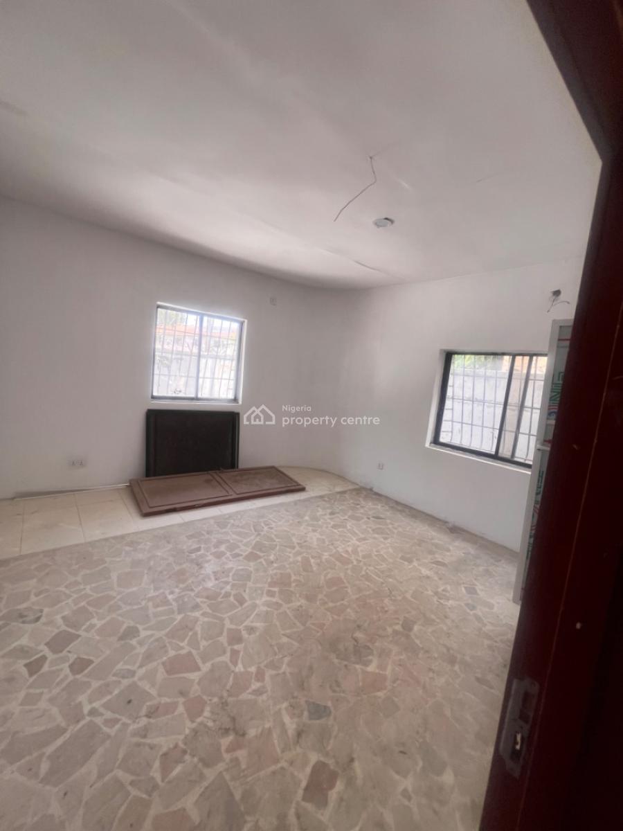 Bedroom Flat in a Very Spacious and Airy Compound., Lekki Phase 1, Lekki, Lagos, Flat / Apartment for Rent