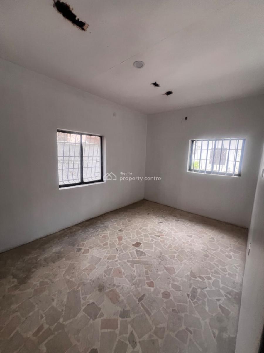 Bedroom Flat in a Very Spacious and Airy Compound., Lekki Phase 1, Lekki, Lagos, Flat / Apartment for Rent