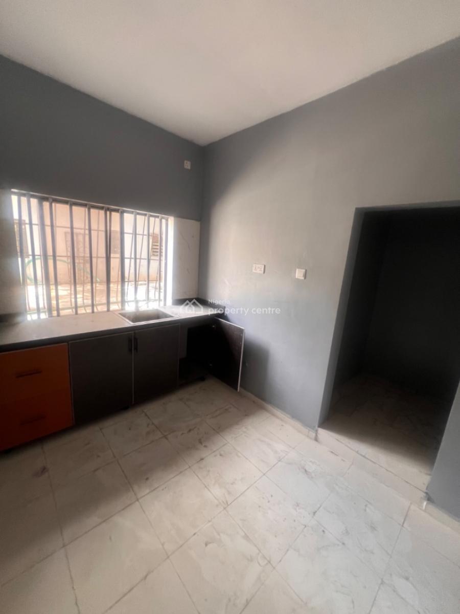 Bedroom Flat in a Very Spacious and Airy Compound., Lekki Phase 1, Lekki, Lagos, Flat / Apartment for Rent