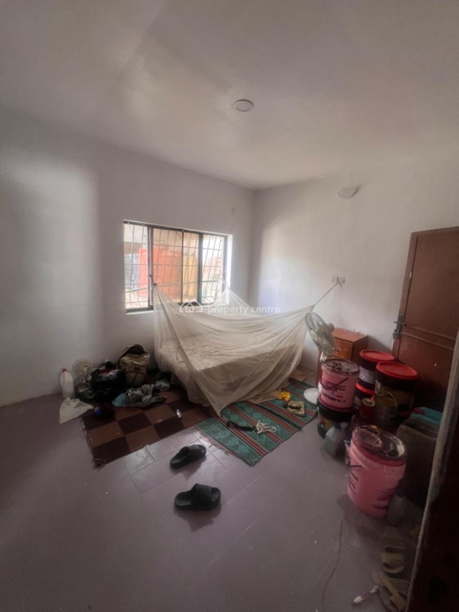 Bedroom Flat in a Very Spacious and Airy Compound., Lekki Phase 1, Lekki, Lagos, Flat / Apartment for Rent