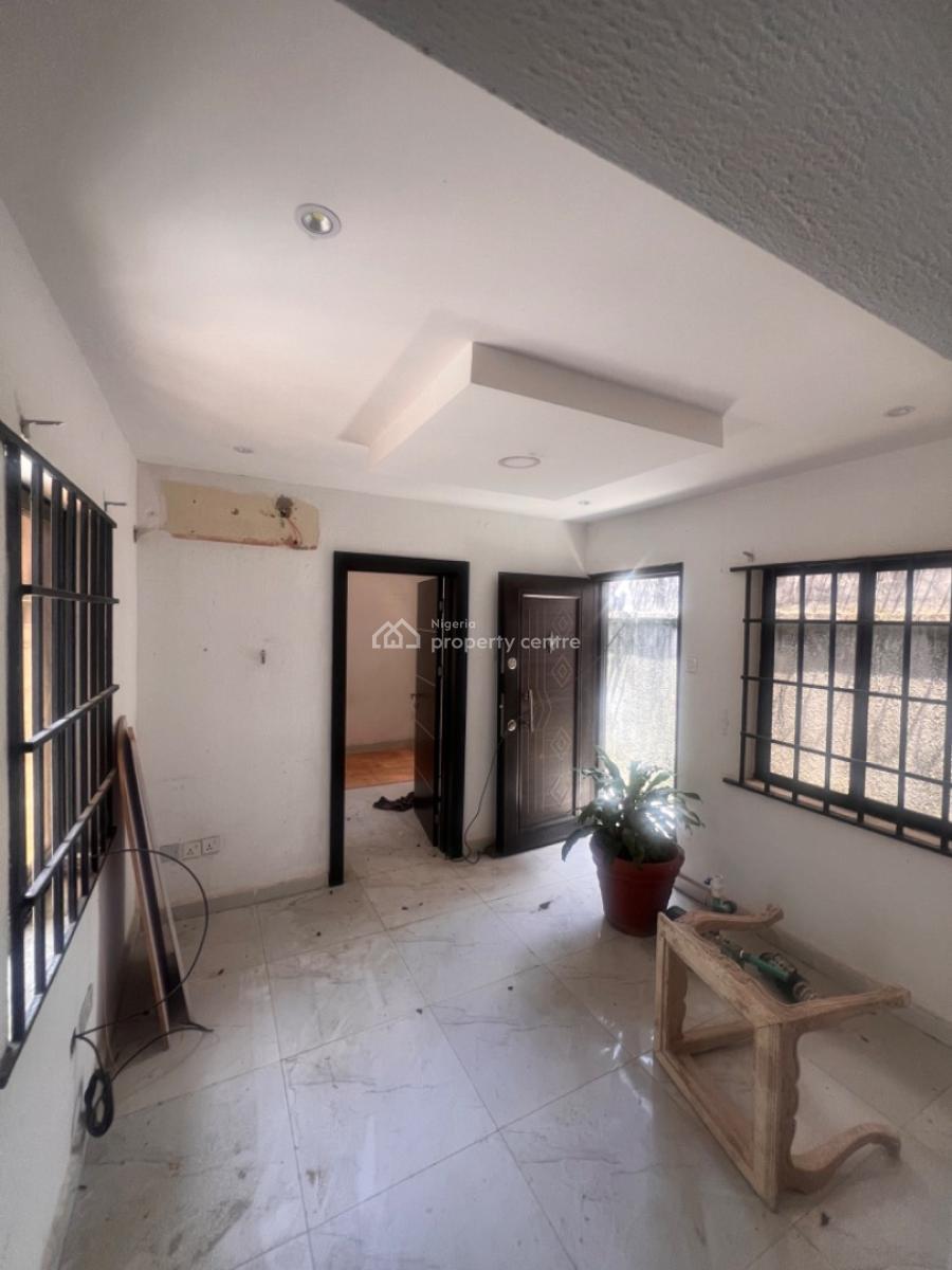 Bedroom Flat in a Very Spacious and Airy Compound., Lekki Phase 1, Lekki, Lagos, Flat / Apartment for Rent