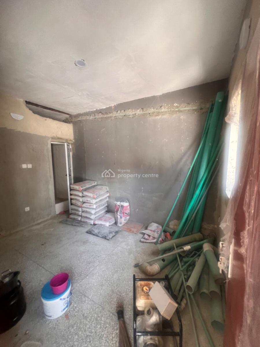 Bedroom Flat in a Very Spacious and Airy Compound., Lekki Phase 1, Lekki, Lagos, Flat / Apartment for Rent