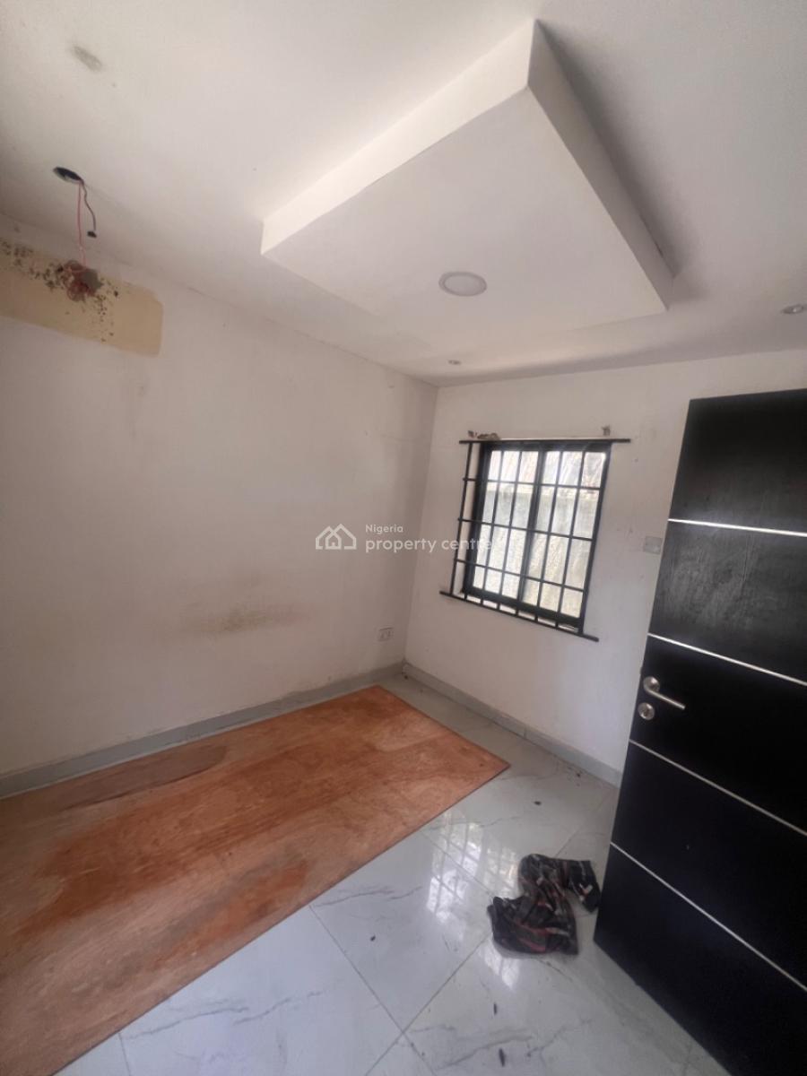 Bedroom Flat in a Very Spacious and Airy Compound., Lekki Phase 1, Lekki, Lagos, Flat / Apartment for Rent