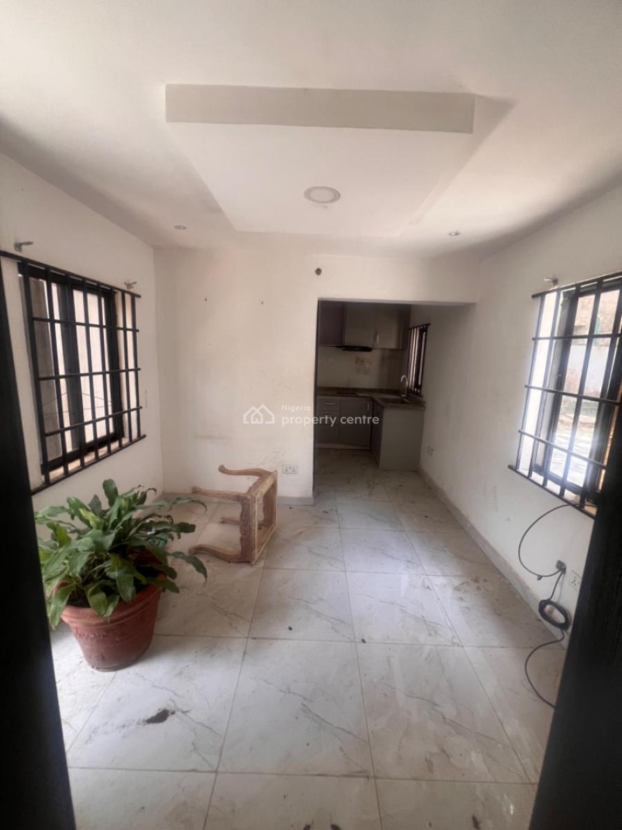 Bedroom Flat in a Very Spacious and Airy Compound., Lekki Phase 1, Lekki, Lagos, Flat / Apartment for Rent