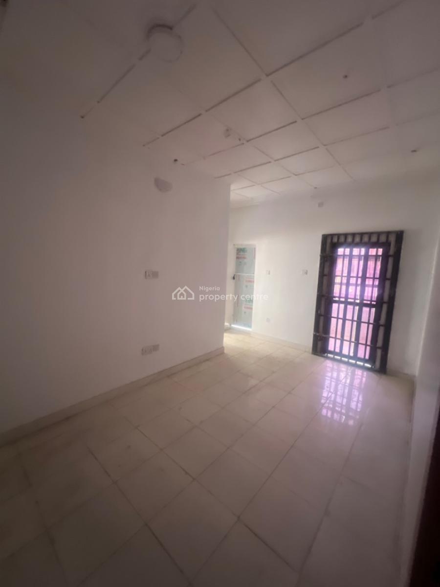 Bedroom Flat in a Very Spacious and Airy Compound., Lekki Phase 1, Lekki, Lagos, Flat / Apartment for Rent