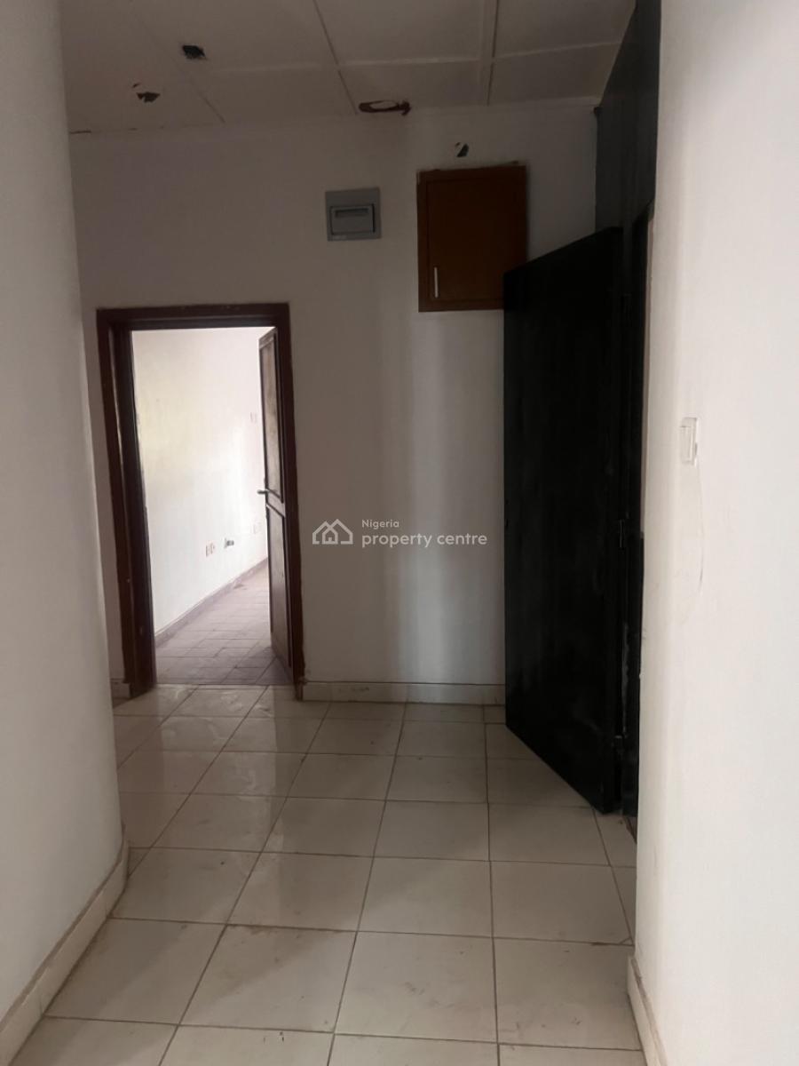 Bedroom Flat in a Very Spacious and Airy Compound., Lekki Phase 1, Lekki, Lagos, Flat / Apartment for Rent