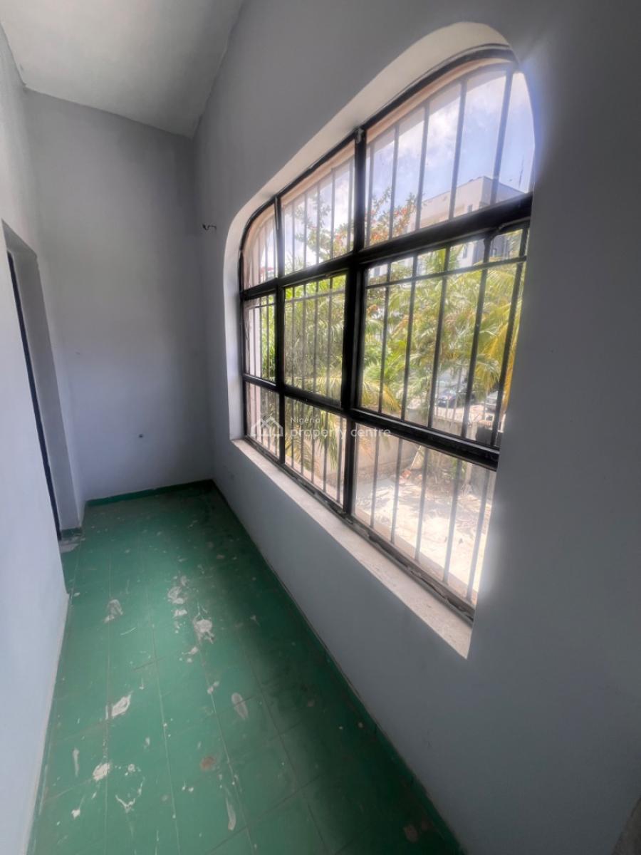 Bedroom Flat in a Very Spacious and Airy Compound., Lekki Phase 1, Lekki, Lagos, Flat / Apartment for Rent