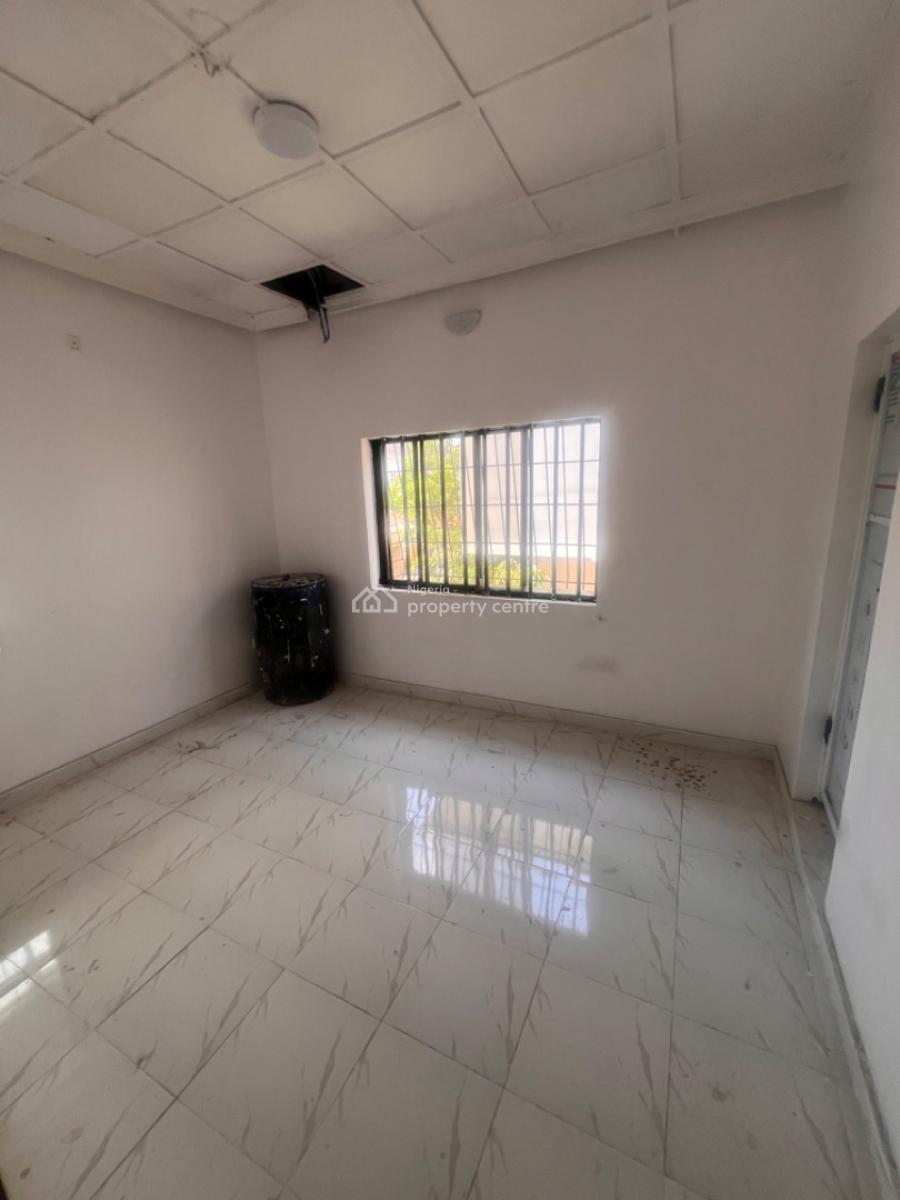 Bedroom Flat in a Very Spacious and Airy Compound., Lekki Phase 1, Lekki, Lagos, Flat / Apartment for Rent