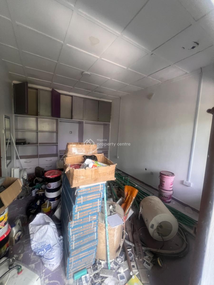 Bedroom Flat in a Very Spacious and Airy Compound., Lekki Phase 1, Lekki, Lagos, Flat / Apartment for Rent