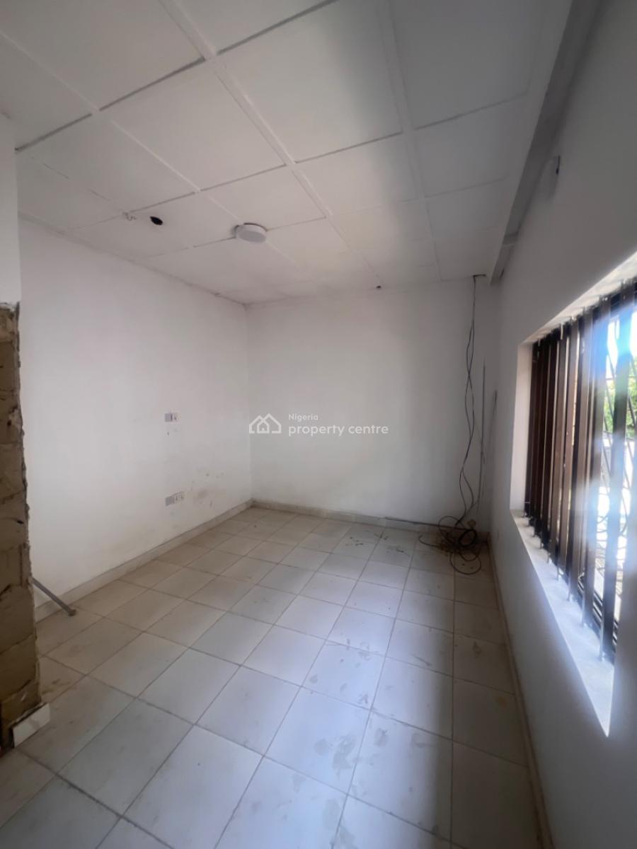 Bedroom Flat in a Very Spacious and Airy Compound., Lekki Phase 1, Lekki, Lagos, Flat / Apartment for Rent