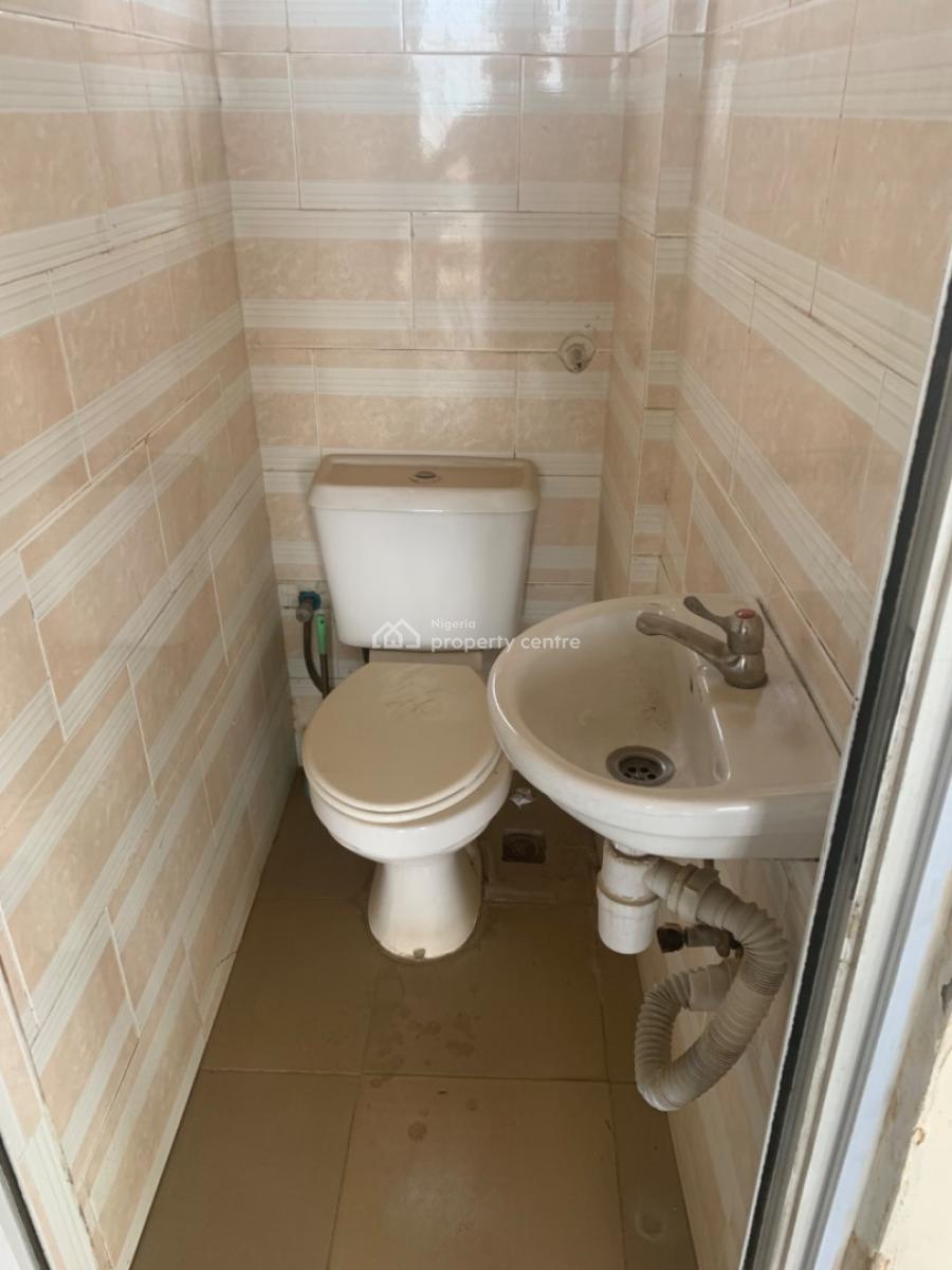 168sqm Shop Space on The 4th Floor with Elevator, Mabushi, Abuja, Mabushi, Abuja, Shop for Rent