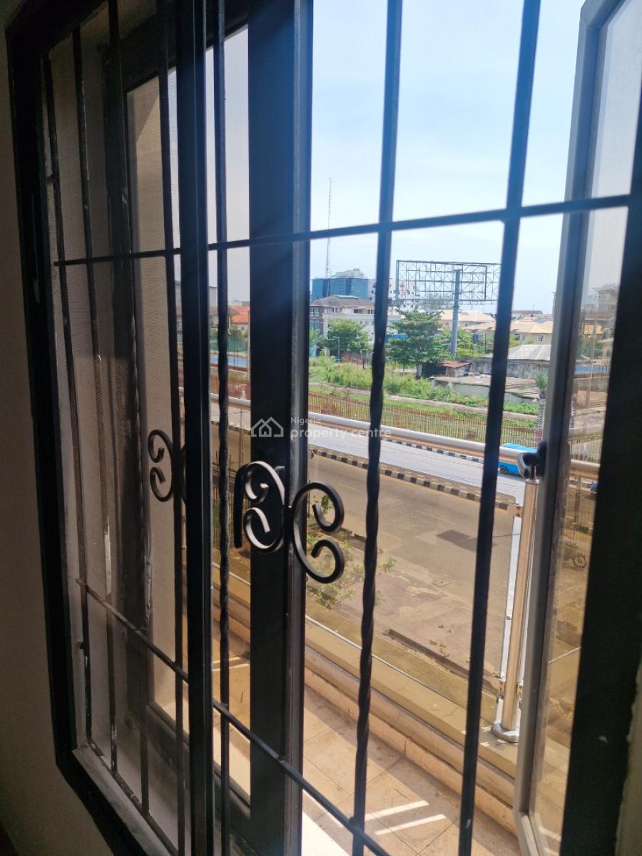 3 Bedroom Apartment in Lekki Phase 1, Freedom Way, Lekki Phase 1, Lekki, Lagos, Flat / Apartment for Rent