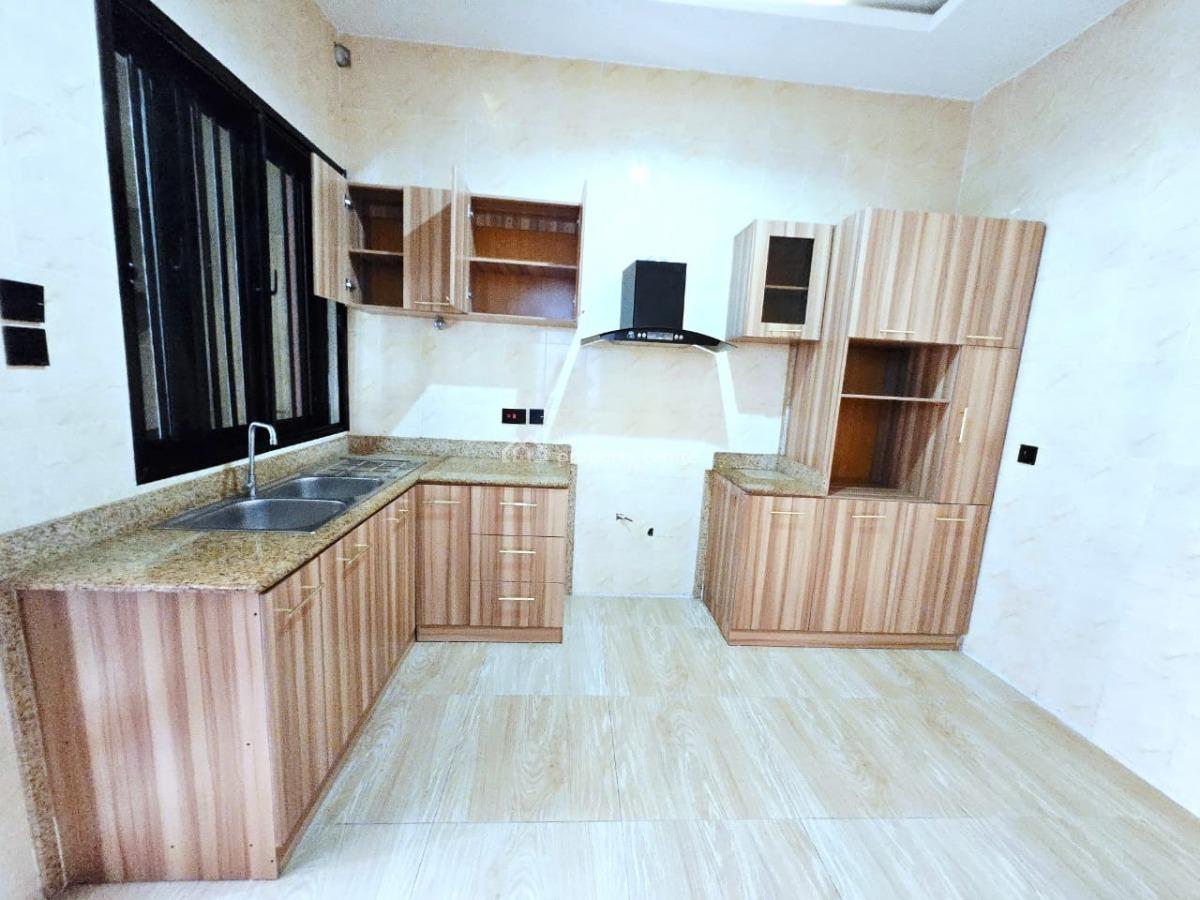 Well Maintained 3 Bedroom Apartment, Lekki Phase 1, Lekki, Lagos, Flat / Apartment for Rent