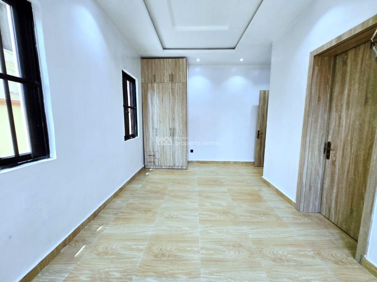 Well Maintained 3 Bedroom Apartment, Lekki Phase 1, Lekki, Lagos, Flat / Apartment for Rent