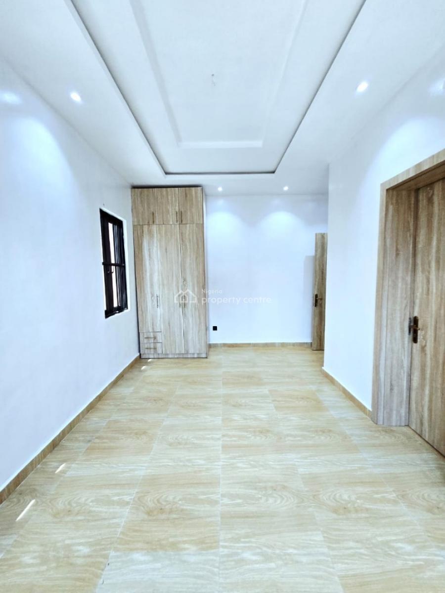 Well Maintained 3 Bedroom Apartment, Lekki Phase 1, Lekki, Lagos, Flat / Apartment for Rent