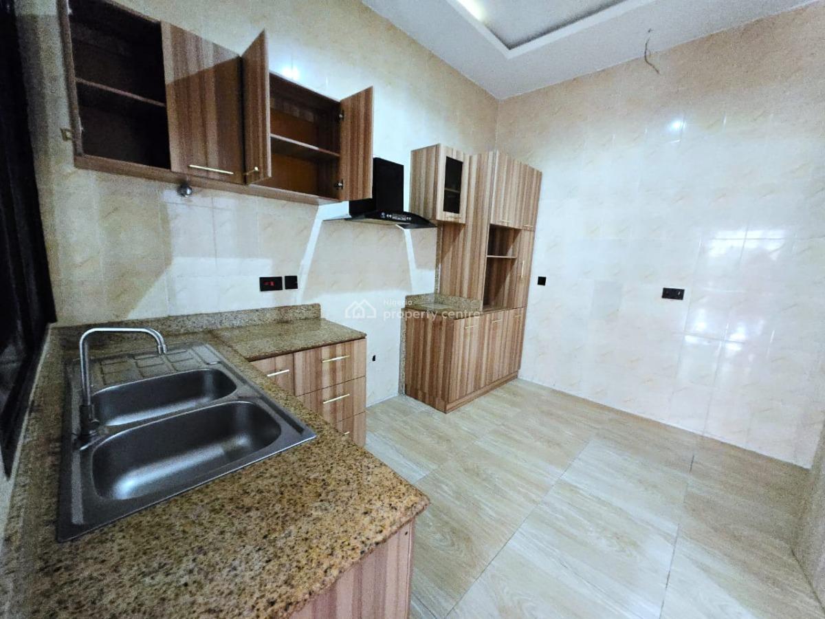 Well Maintained 3 Bedroom Apartment, Lekki Phase 1, Lekki, Lagos, Flat / Apartment for Rent