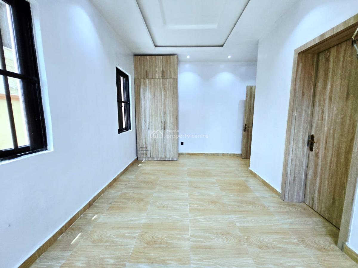 Well Maintained 3 Bedroom Apartment, Lekki Phase 1, Lekki, Lagos, Flat / Apartment for Rent