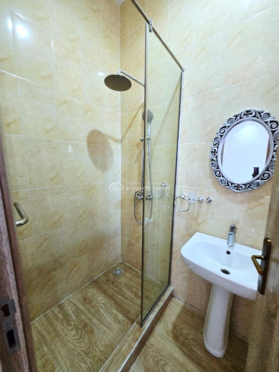 Well Maintained 3 Bedroom Apartment, Lekki Phase 1, Lekki, Lagos, Flat / Apartment for Rent