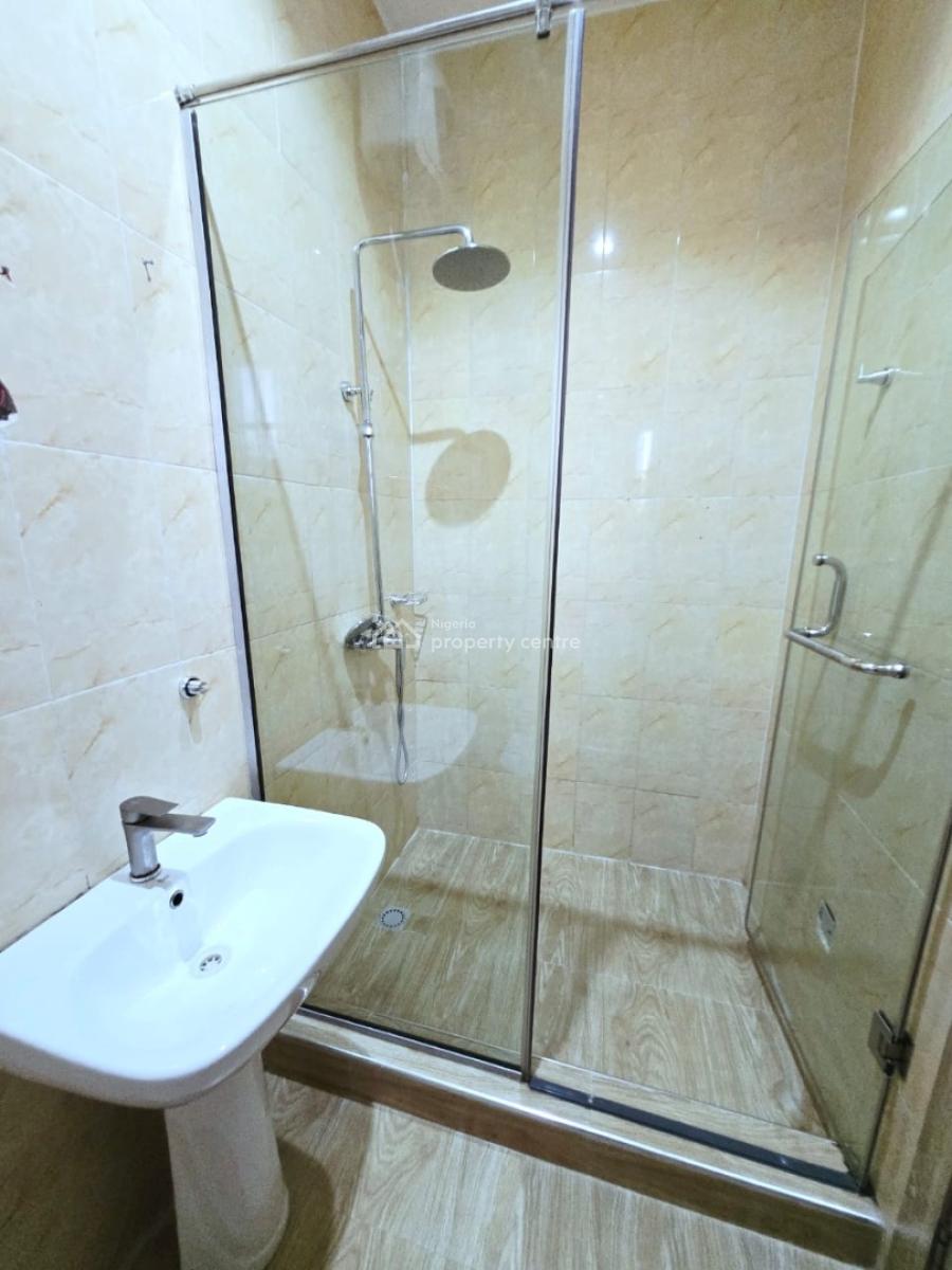 Well Maintained 3 Bedroom Apartment, Lekki Phase 1, Lekki, Lagos, Flat / Apartment for Rent