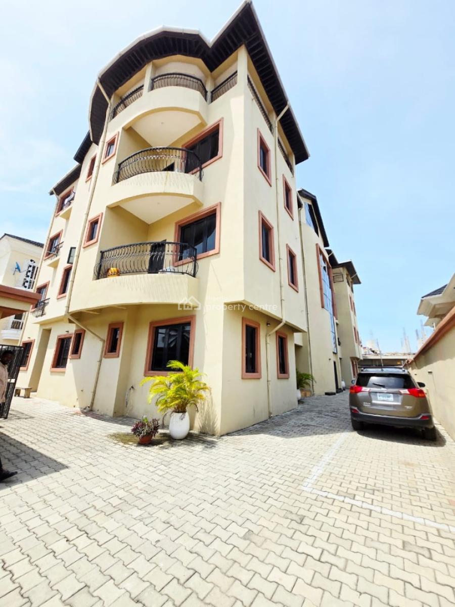 Well Maintained 3 Bedroom Apartment, Lekki Phase 1, Lekki, Lagos, Flat / Apartment for Rent
