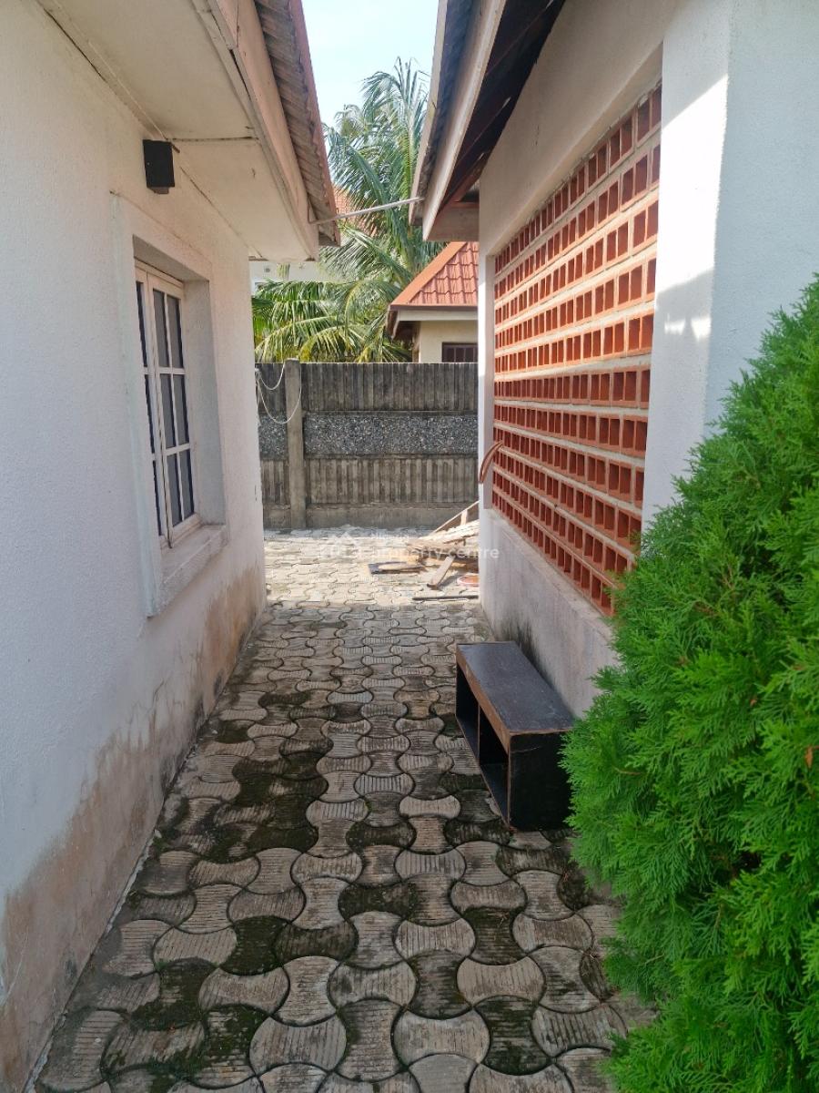 One Bed Bq.  Working Class Female Needed Only, Lekki Phase 1, Nicon Town, Lekki, Lagos, Mini Flat (room and Parlour) for Rent