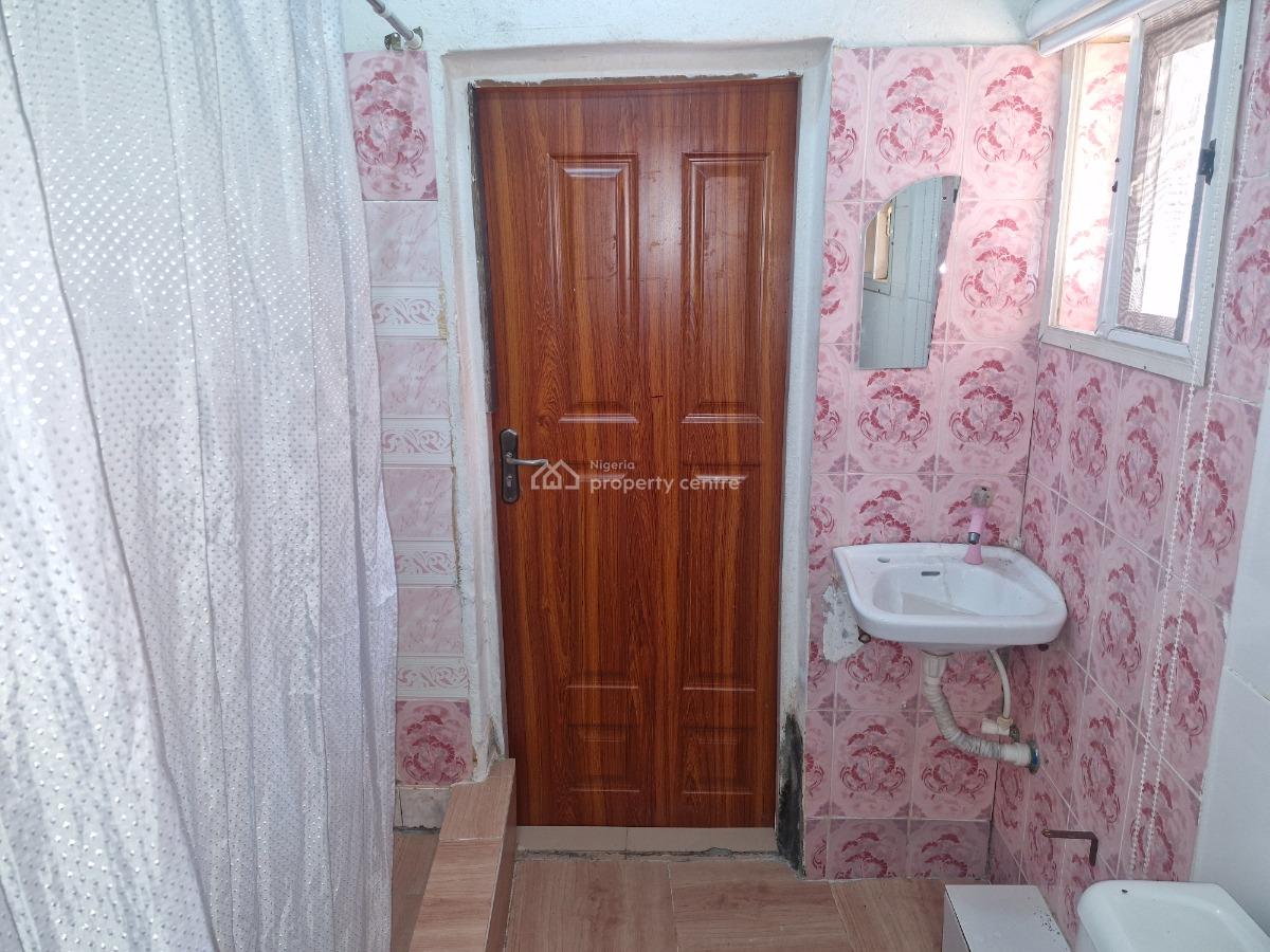One Bed Bq.  Working Class Female Needed Only, Lekki Phase 1, Nicon Town, Lekki, Lagos, Mini Flat (room and Parlour) for Rent