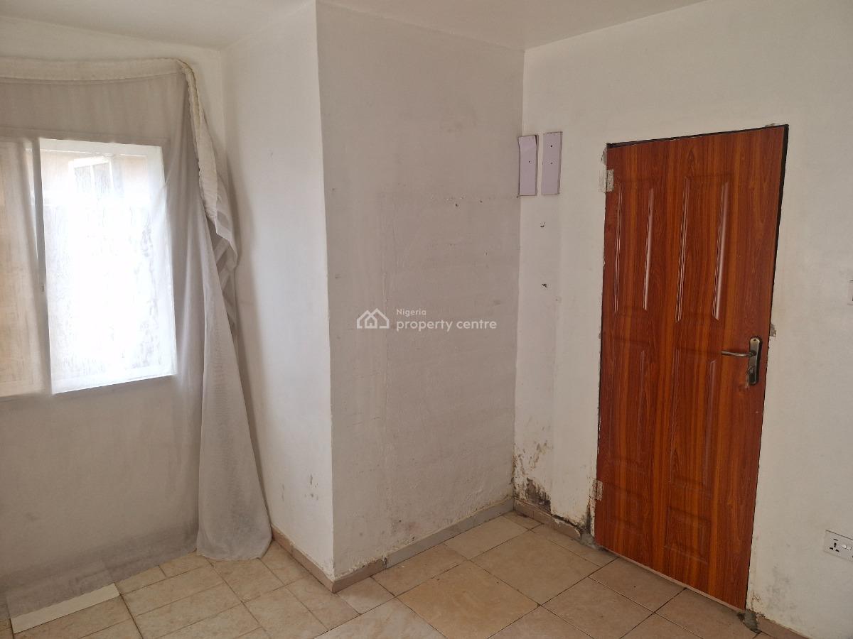 One Bed Bq.  Working Class Female Needed Only, Lekki Phase 1, Nicon Town, Lekki, Lagos, Mini Flat (room and Parlour) for Rent